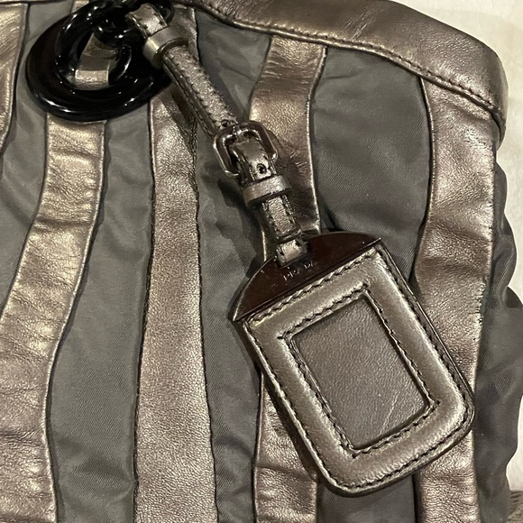 Authenticity Guaranteed Vintage EUC Prada Tessuto Nappa Waves Tote Bag - Picture 6 of 15